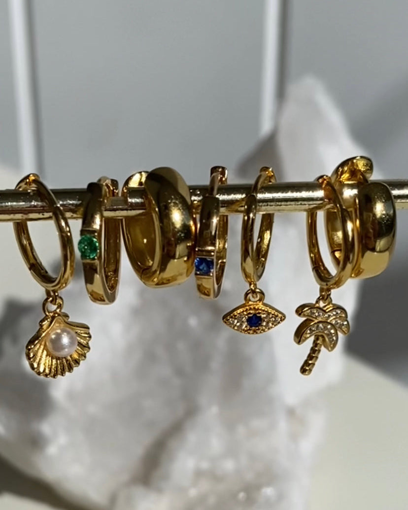 Cora Shell Huggie Earrings 18k Gold