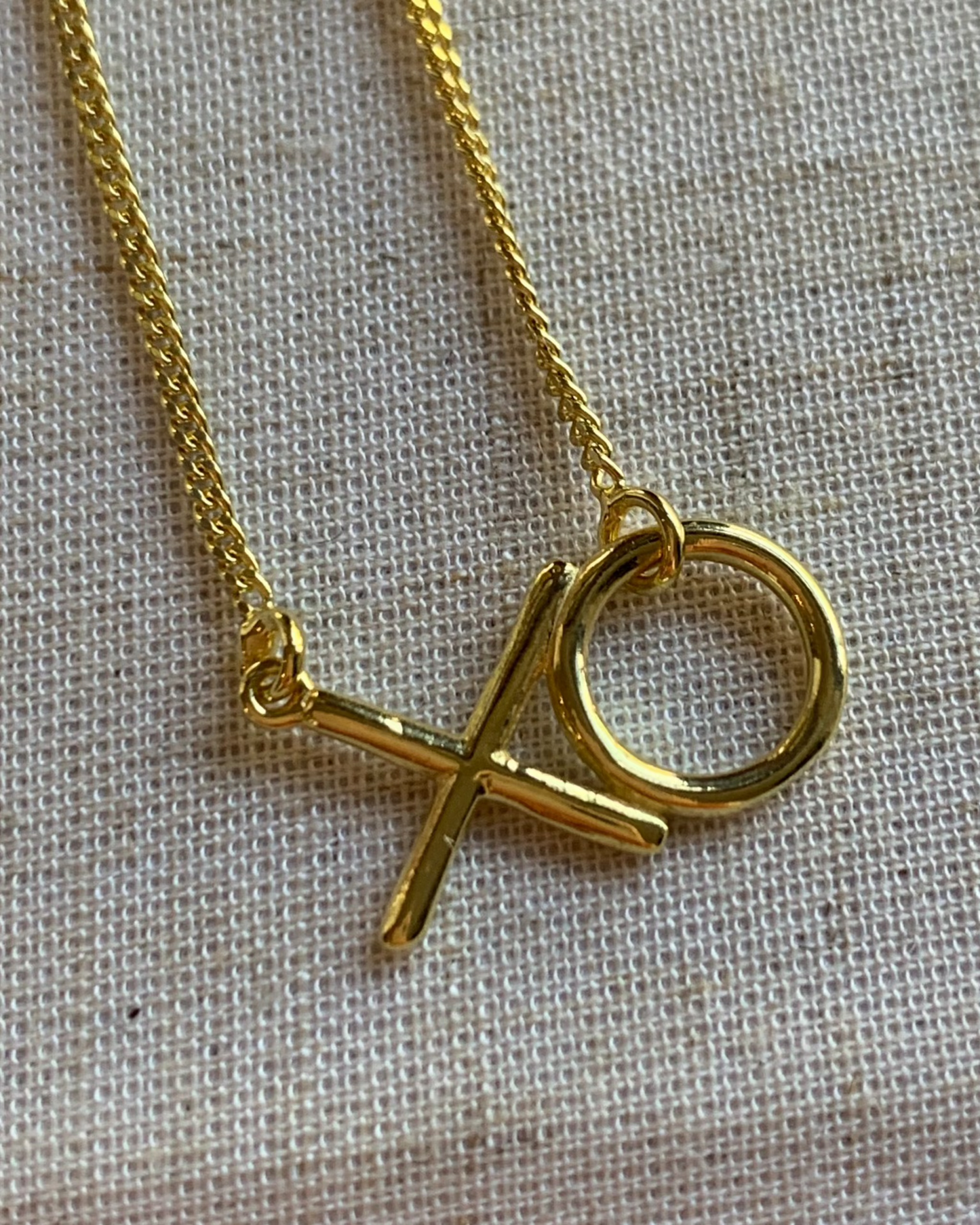Kiss & Cuddle "XO" Necklace 18K Gold
