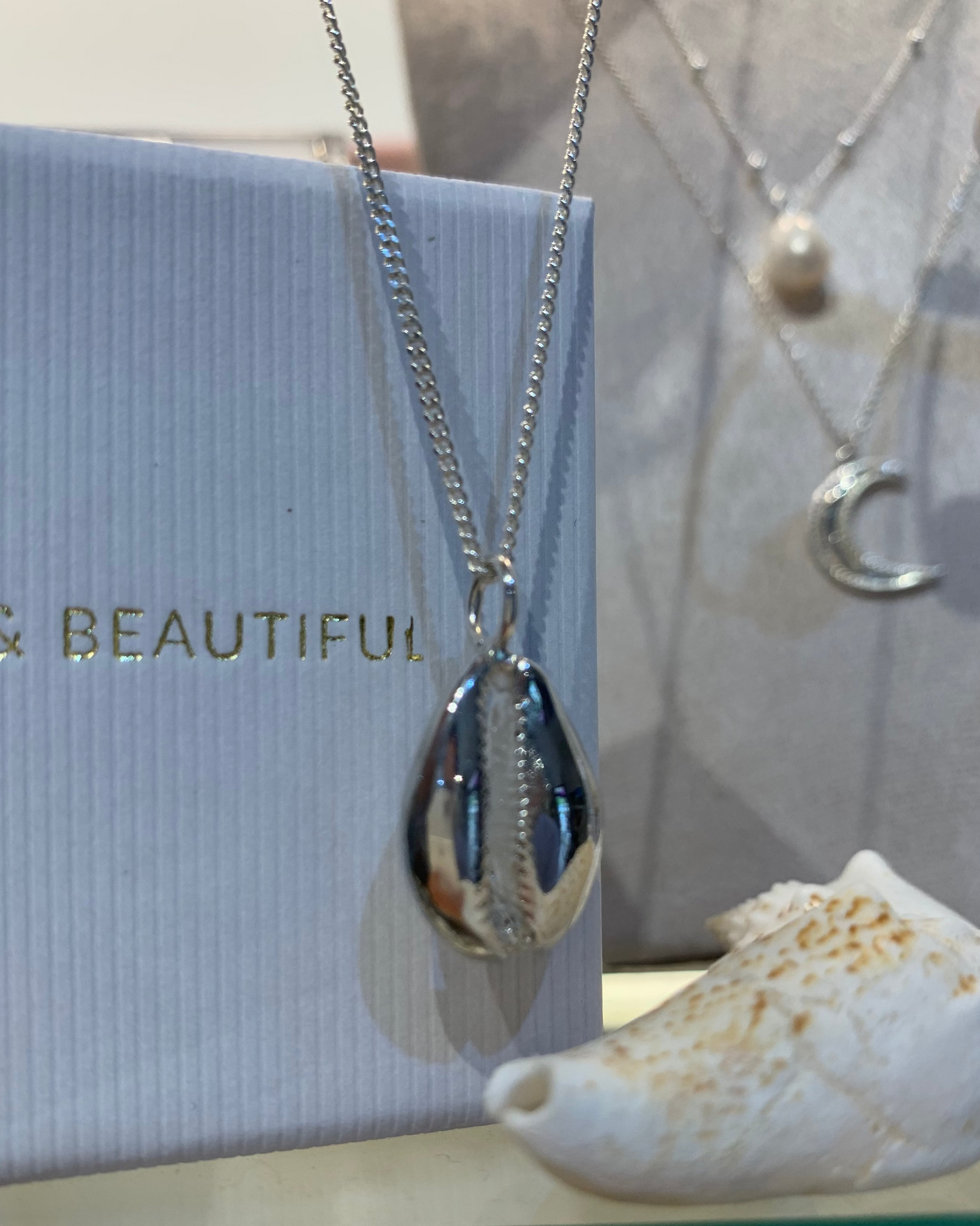 Cowrie Shell Pendant Necklace