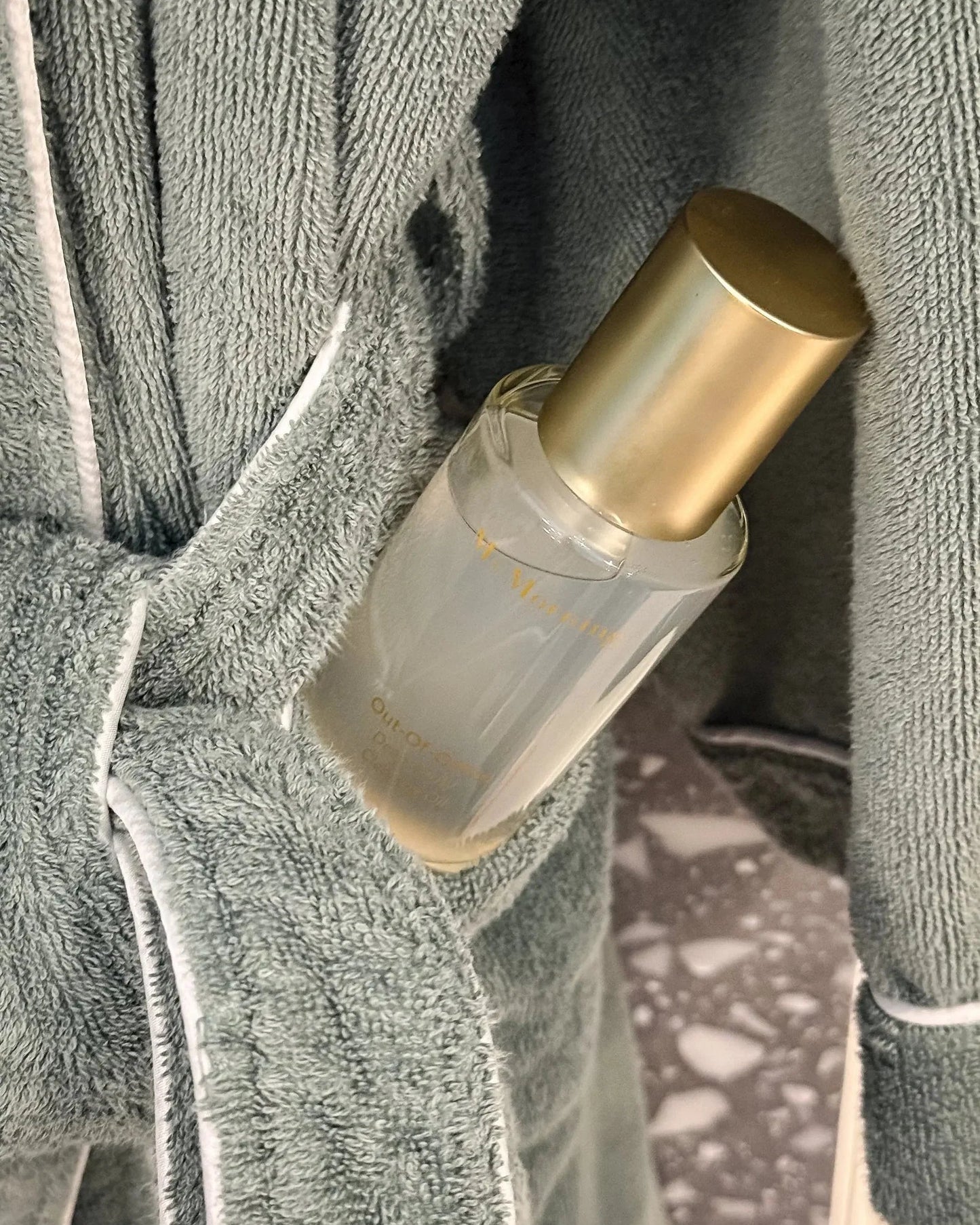 Ms Morning Out Of Office cleansing oil. Massaging cleansing oil into skin to remove makeup and impurities. Korean skincare by Ms Morning, made in Australia.