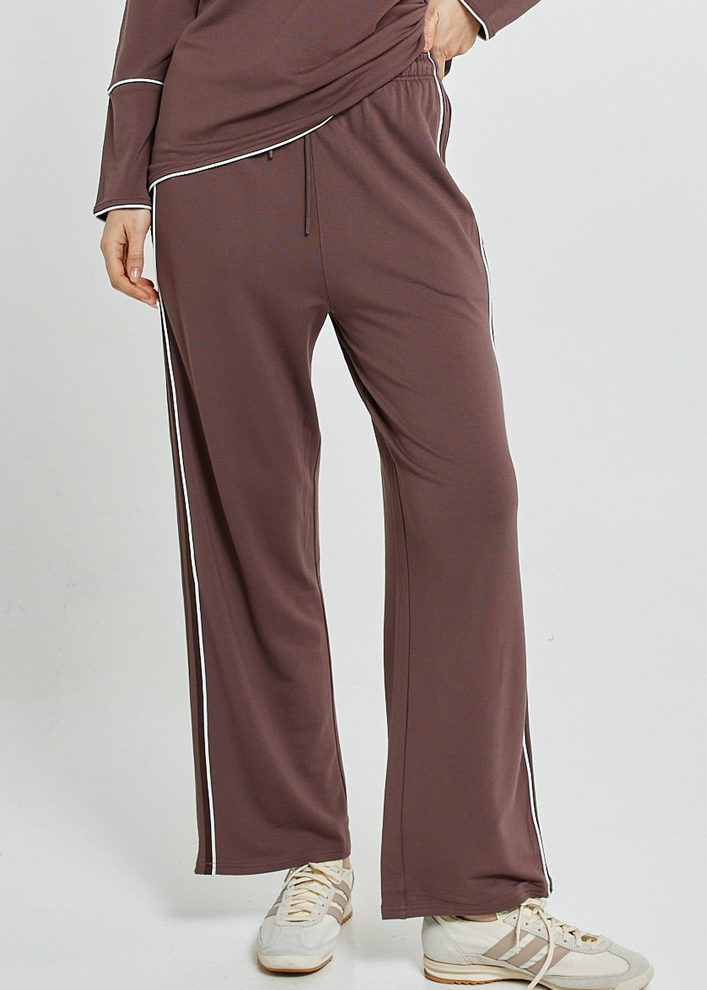 Evelyn Wide Leg Jogger Pant in Nutmeg
