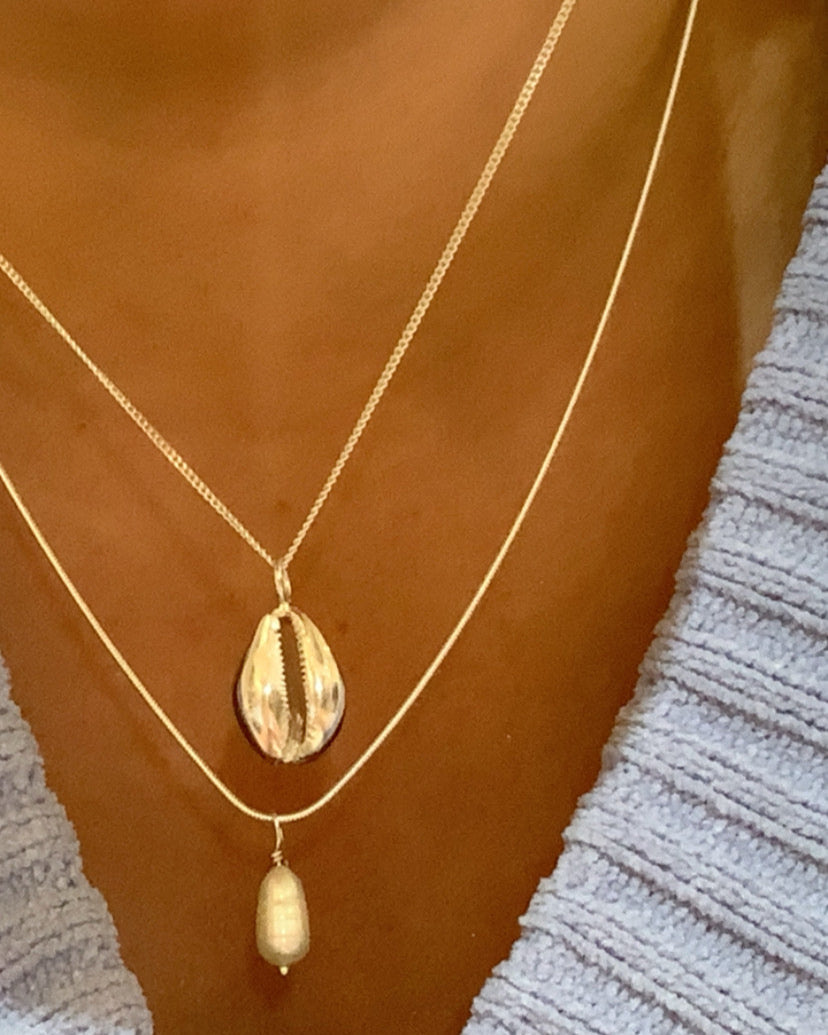Cowrie Shell Pendant Necklace