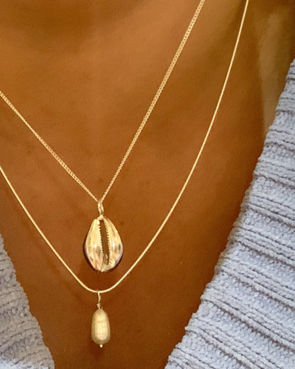 Cowrie Shell Pendant Necklace