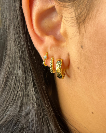 Mae Croissant Huggie Earrings 18k Gold