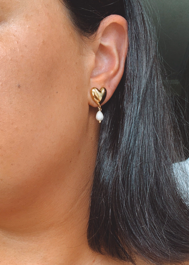 Amour Pearl Statement Stud Earrings 18k Gold