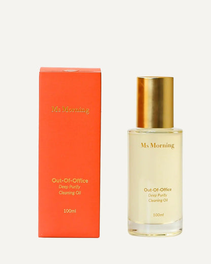 Ms Morning Out Of Office cleansing oil. Massaging cleansing oil into skin to remove makeup and impurities. Korean skincare by Ms Morning, made in Australia.