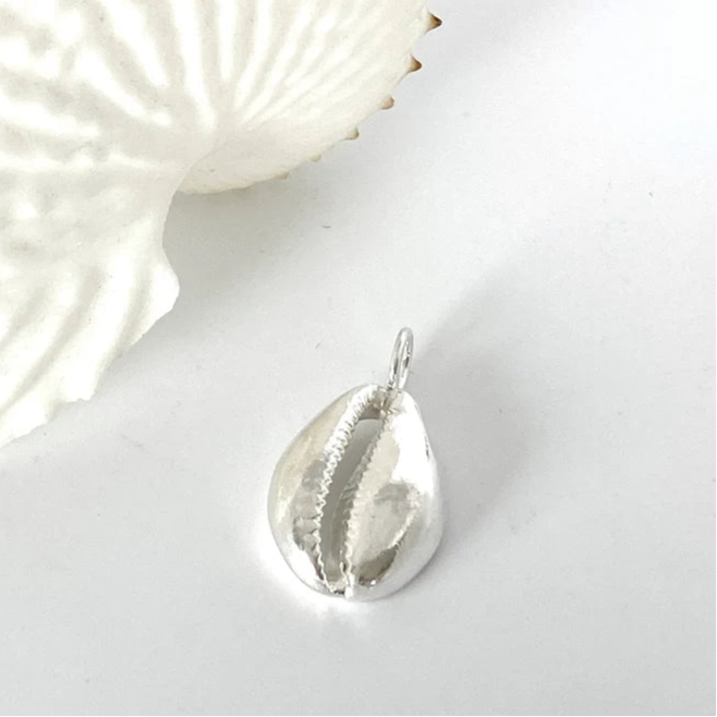 Cowrie Shell Pendant Necklace