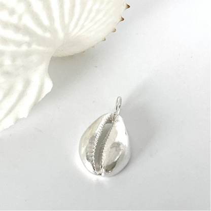 Cowrie Shell Pendant Necklace