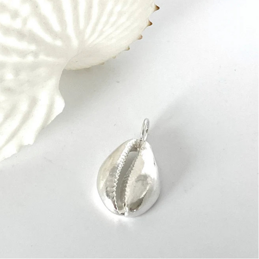 Cowrie Shell Pendant Necklace